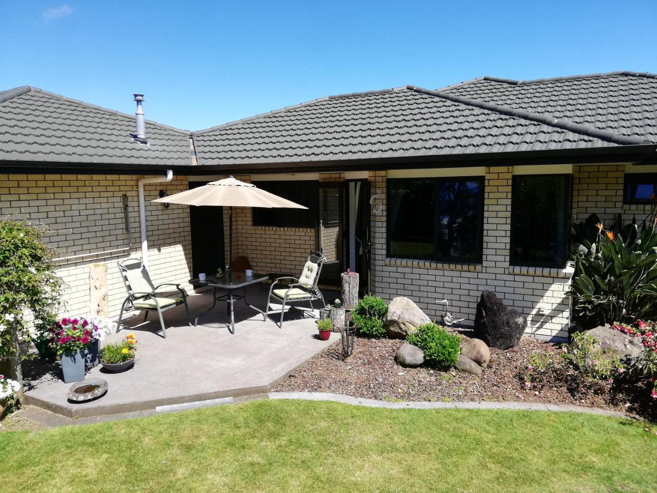 The Little Gem Hotel Waitara Exterior photo